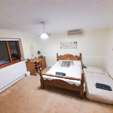 Old Slade Cottage - Train To London 30Mins, Heathrow 15Mins Away,Free Parking - En-Suit Rooms West Drayton  Exterior photo