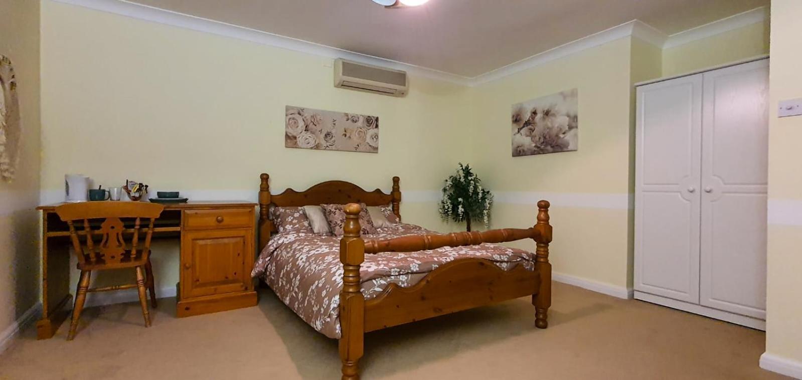 Old Slade Cottage - Train To London 30Mins, Heathrow 15Mins Away,Free Parking - En-Suit Rooms West Drayton  Exterior photo
